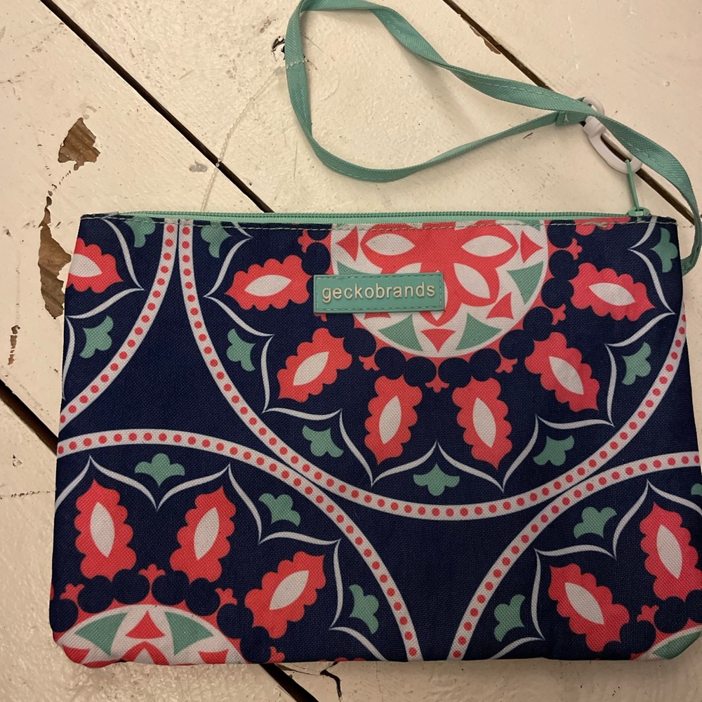 Gecko brands wristlet c36